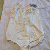 Body in pizzo modellante