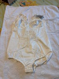 Body in pizzo modellante