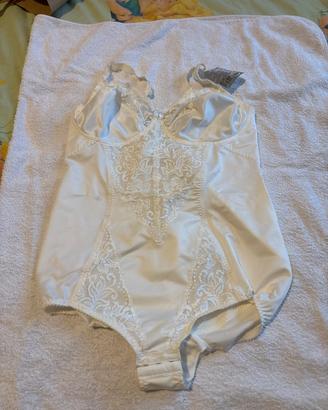 Body in pizzo modellante