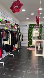 Negozio abbigliamento e accessori donna