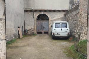 Locale deposito-cantina