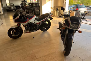 N° 2 HONDA VF500F  8.092 km  + VF500F 15674 km