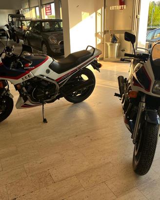 N° 2 HONDA VF500F  8.092 km  + VF500F 15674 km
