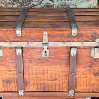 Baule vintage in legno e ferro