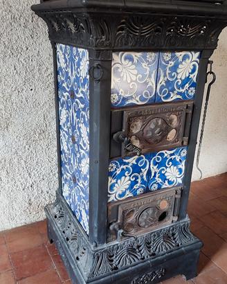 Stufa Castelmonte a legna in maiolica