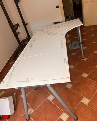 scrivania ad angolo