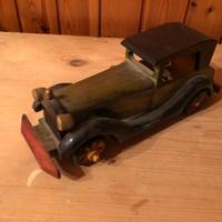 Auto epoca in legno soprammobile