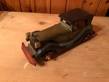 Auto epoca in legno soprammobile