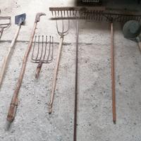 FORCONI RASTRELLI ALTRI ATTREZZI AGRICOLI