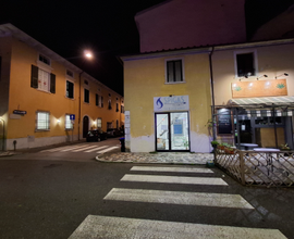 Fondo / negozio in piazza a Marina di Carrara