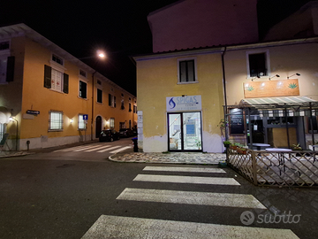 Fondo / negozio in piazza a Marina di Carrara