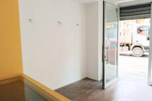 Bari via G.Petroni Libero Locale commerciale