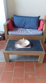 tavolino e divano in legno 