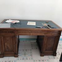 Scrivania antica