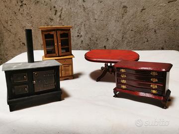 Lotto mobili per bambole vintage