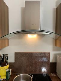 Cappa aspirante o filtrante da 90 cm.