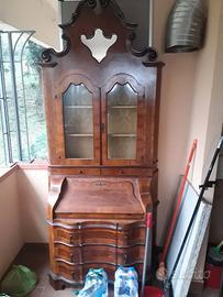 Trumeau finemente realizzato in radica di noce