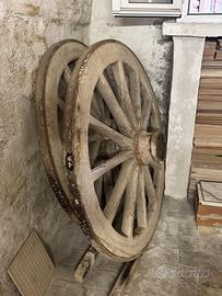 4 antiche ruote in legno da carro