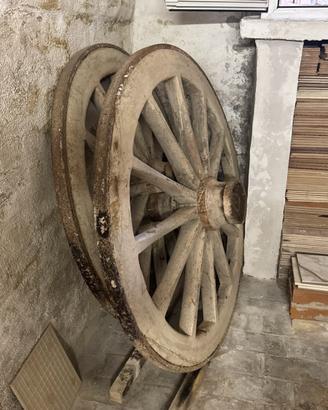 4 antiche ruote in legno da carro