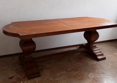 Tavolo in legno massello – grande e robusto