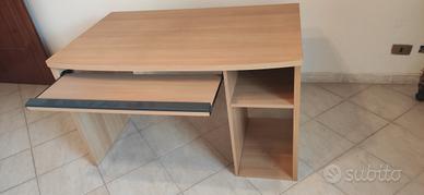 Scrivania con piano estraibile