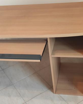 Scrivania con piano estraibile