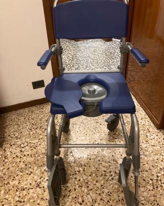 Sedia a rotelle comoda per disabili