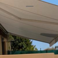Tenda da sole elettrica con telecomando