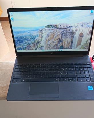 HP 15,6" FHD 6-core i3-12th 16/265GB MVMe Win11