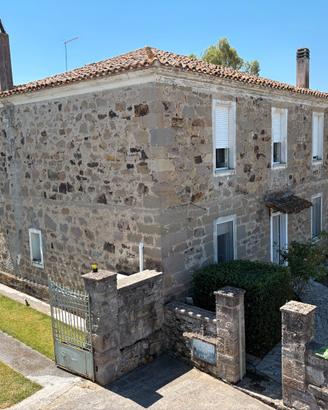 Ampia villa indipendente con giardino, terreno e v