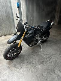 Aprilia Dorsoduro 750