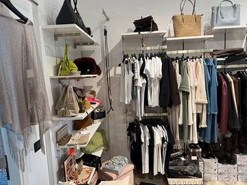 Pareti attrezzate negozio abbigliamento