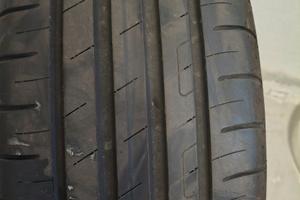 Gomme good year 215 65 R17