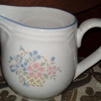 Lattiera porcellana bianca c/motivo floreale