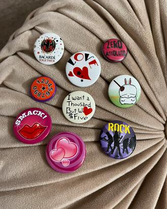 Lotto 9 spille vintage pop colorate