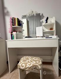 Toeletta/scrivania con cassettiera e sgabello