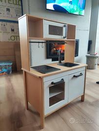 Cucina IKEA giocattolo in legno per bambini