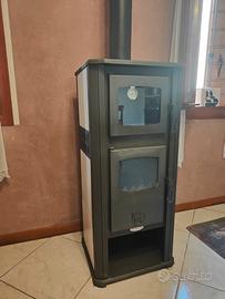 Stufa a legna IGNIP in ghisa con forno – €240