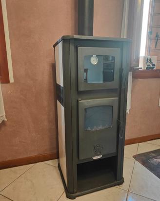 Stufa a legna IGNIP in ghisa con forno – €240