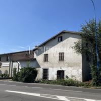 Ampio bilocale con ingresso indipendente e posto a
