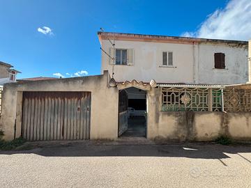 BACU ABIS, Trivano con Cortile e Box