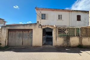 BACU ABIS, Trivano con Cortile e Box