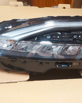 Faro Nissan Qashqai  2021