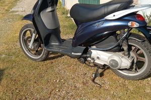 scouter piaggio liberty150