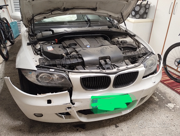 BMW 120 D del 2009 incidentata