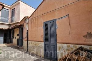 Casa singola con garage a Giarre centro