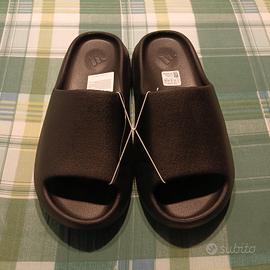 •Adidas Yezzy Slide•