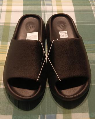 •Adidas Yezzy Slide•