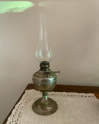 Lampada vintage a petrolio