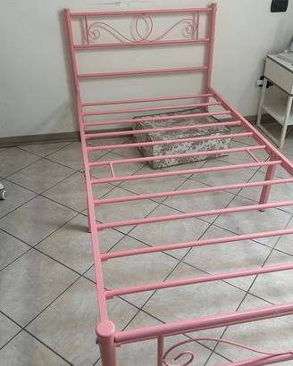 letto singolo stile rustico rosa